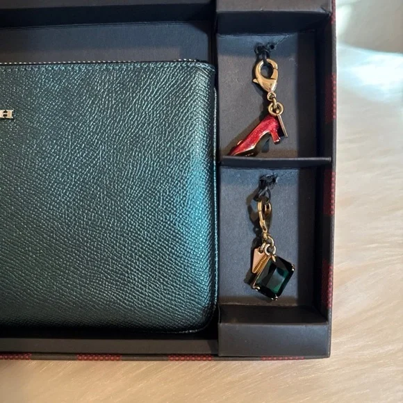 Coach Wizard of Oz Wallet Set - Picture 5 of 10